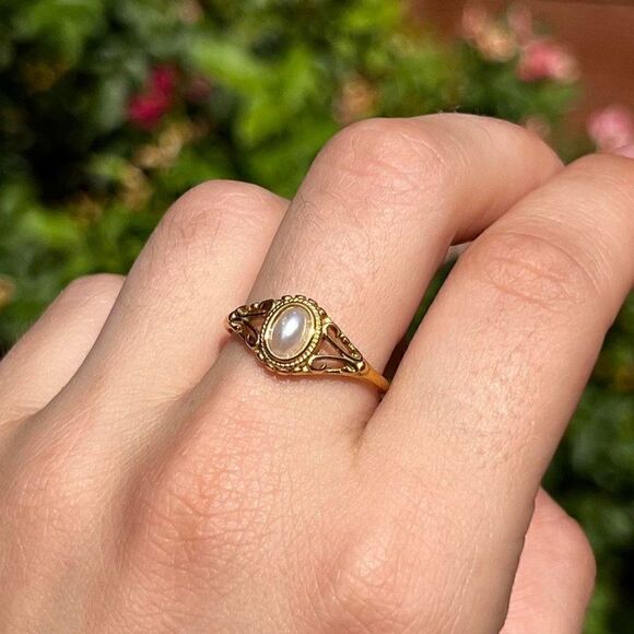 New! “Genovia” Gold Pearl Ring - Picture 3 of 3